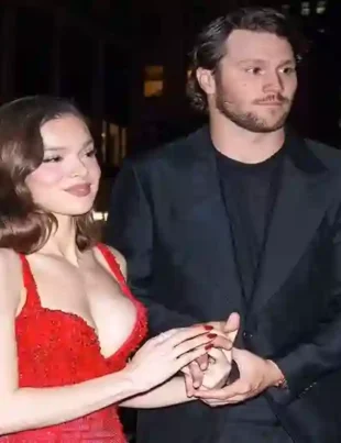 Hailee Steinfeld Height